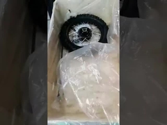 De l'emballage à la protection: Voyez comment les motos sont emballées dans des caisses en bois!