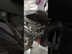 Le test du système d'alimentation de la moto a révélé un test de vélo de terre.